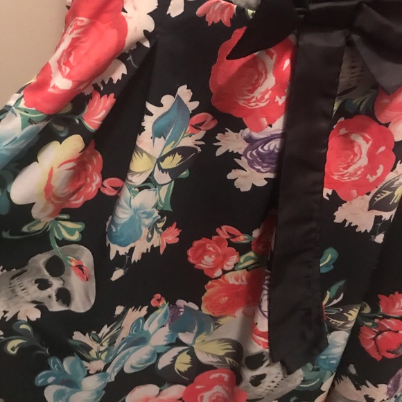 Iron Fist roses and skulls dress - Picture 4 of 5